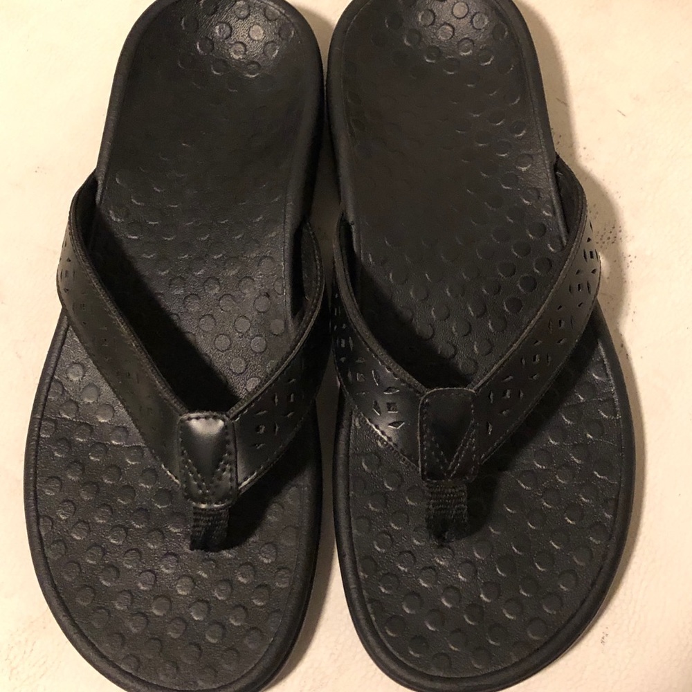 Vionic slippers size 7 - Picture 1 of 8